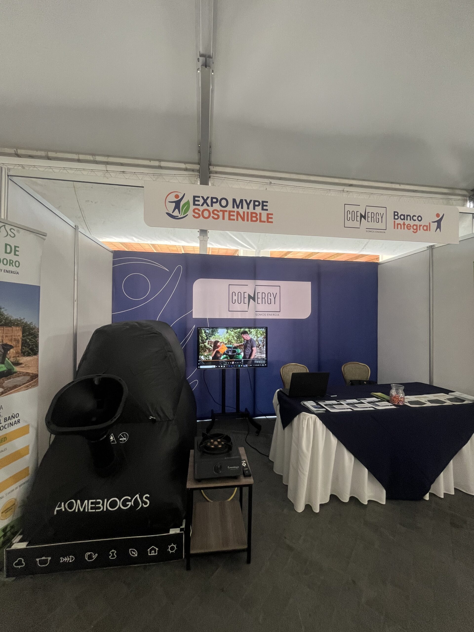 Material informativo y branding de COENERGY en la Expo MYPE Sostenible