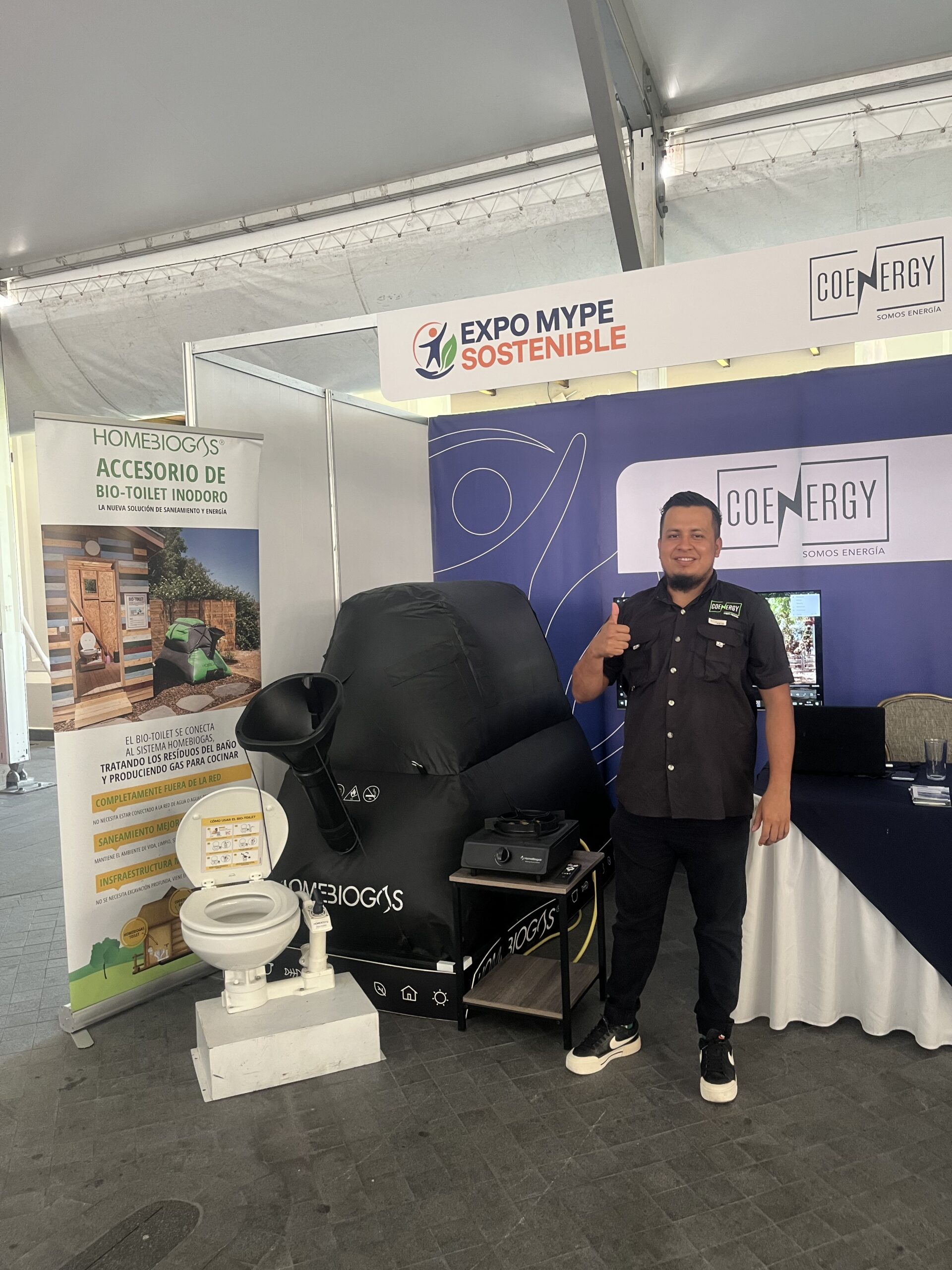 Plano general del stand de COENERGY con los equipos exhibidos en la Expo MYPE Sostenible