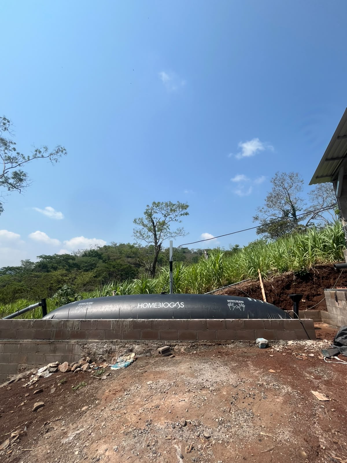 Sistema de conducción de residuos porcinos hacia el biodigestor instalado por COENERGY